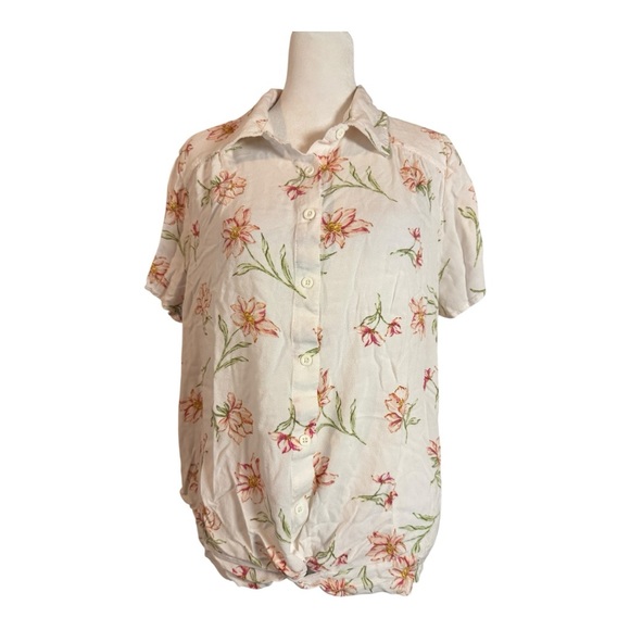 torrid Tops - Torrid Cream Floral Button-Down Shirt with Twist front Size 2 (2X)